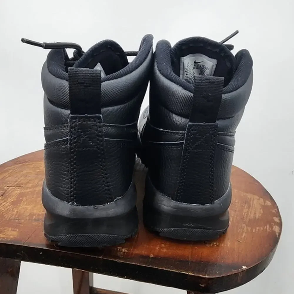 Boy's Nike‎ Manoa Tripple Black Boots Size 4Y